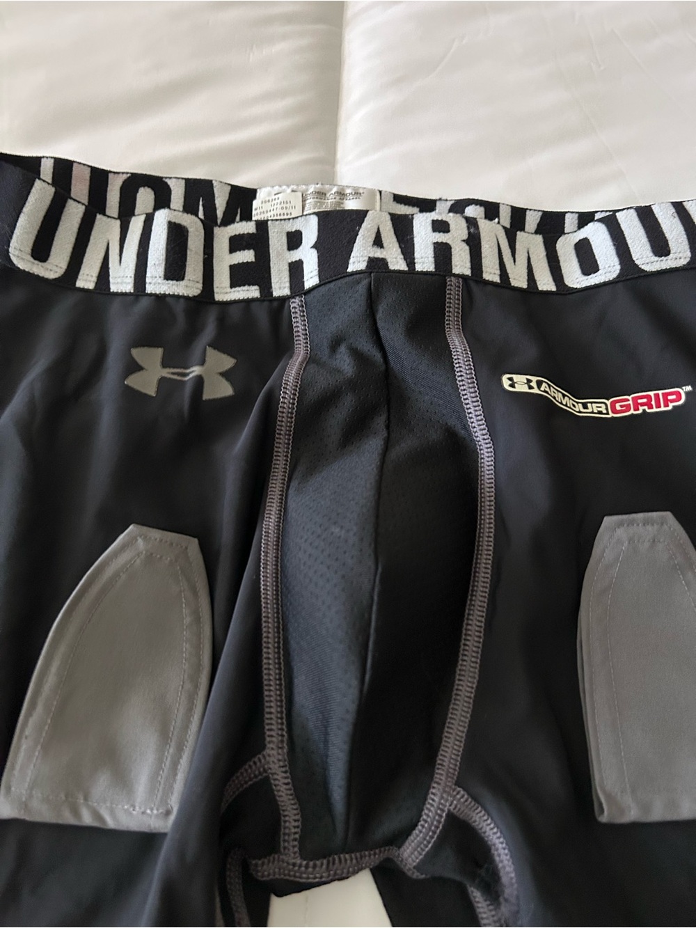 Under Armour hockey Black leggings with grip for shin pads/Velcro socks - Picture 5 of 5